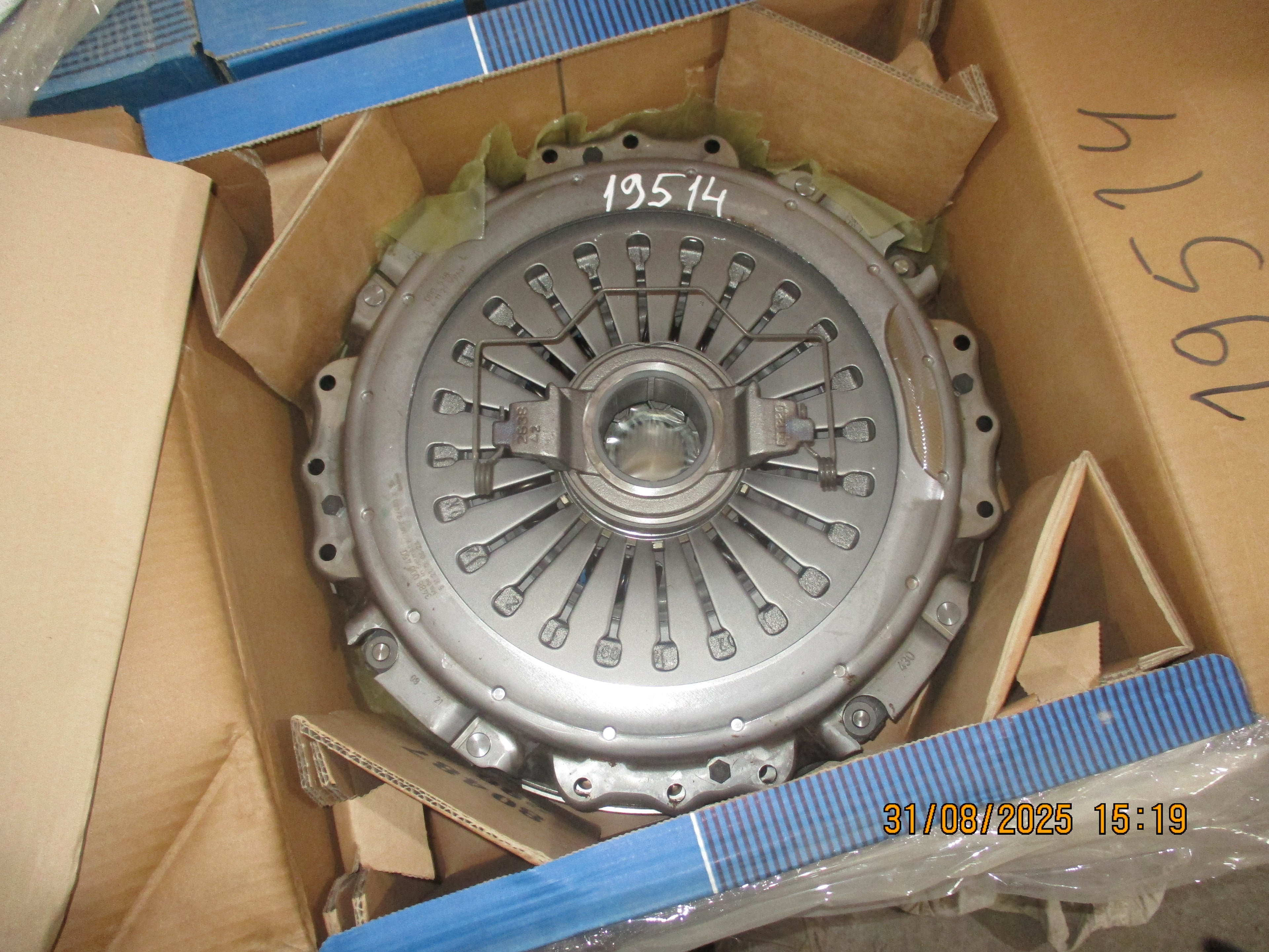 Volvo FMX 440: Clutch Assembly