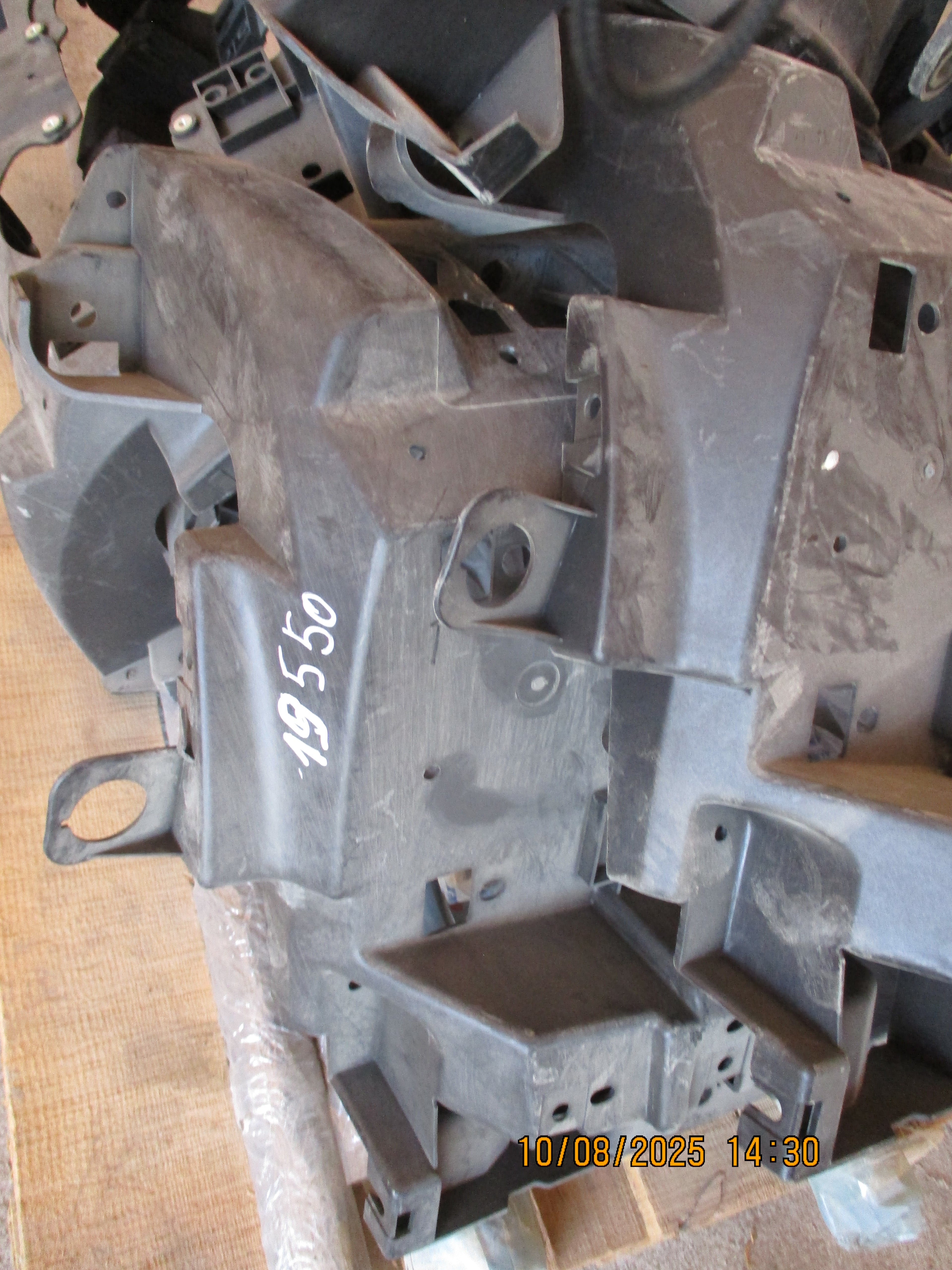 Volvo FMX 440: Headlamp housing