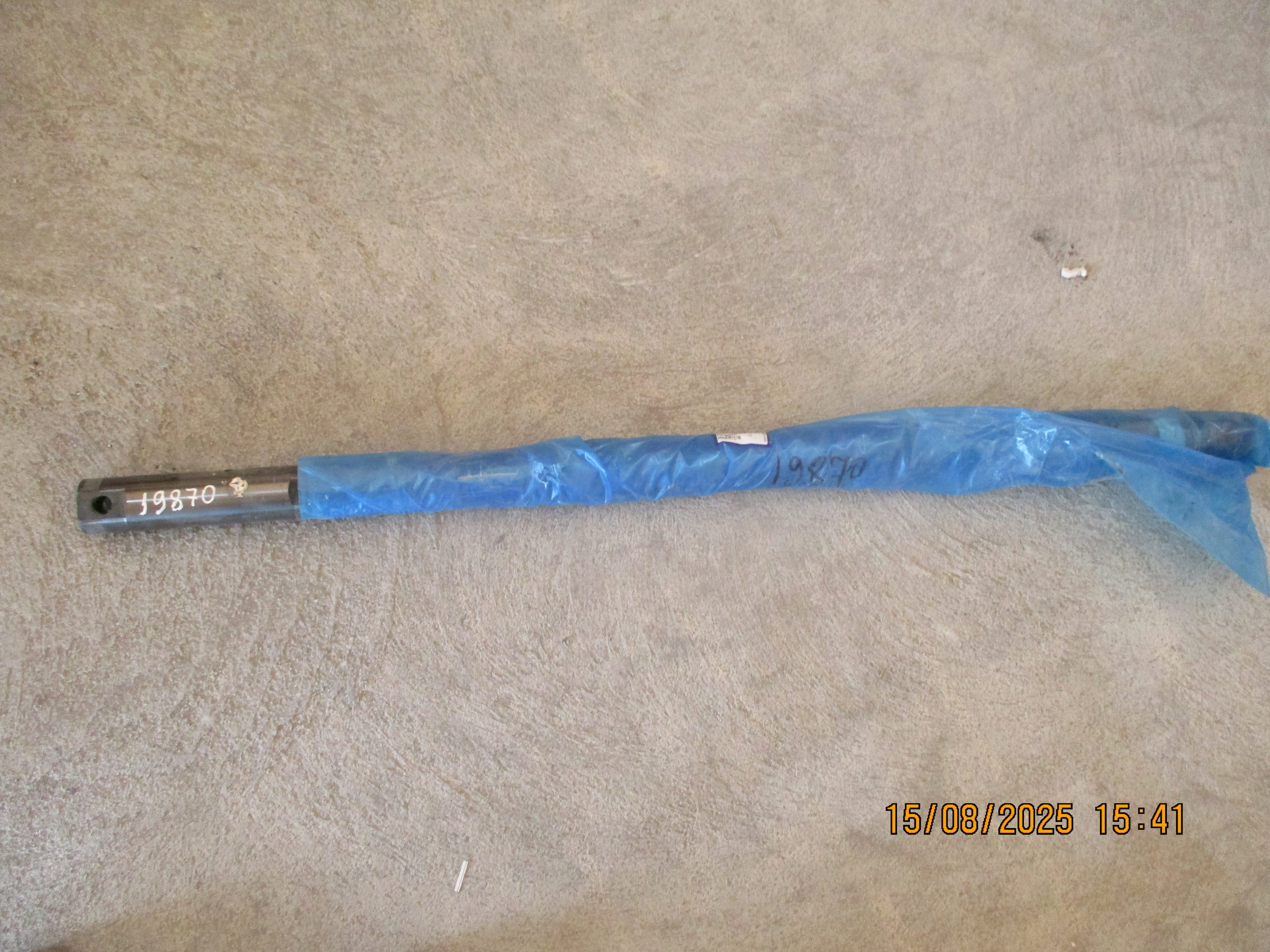 Volvo FMX 440: Rocker shaft
