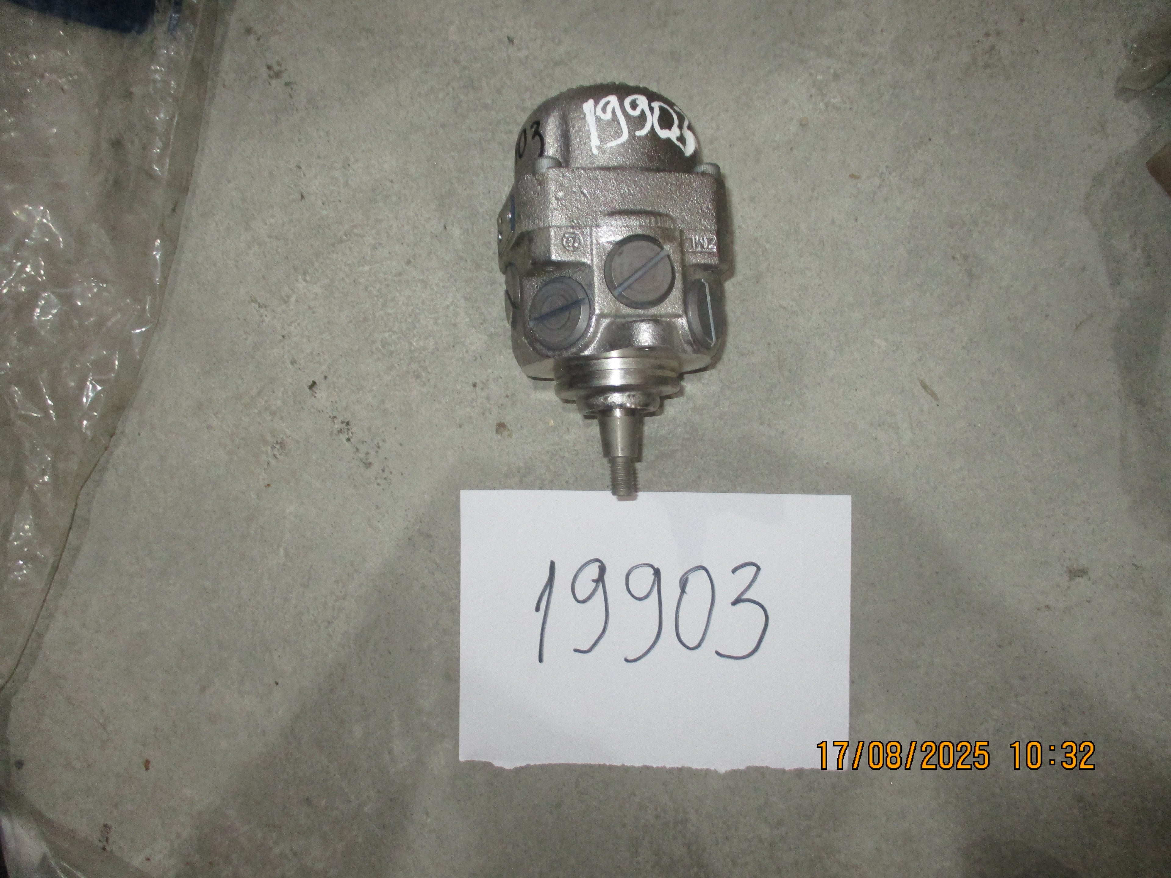 Volvo FMX 440: Hydraulic pump