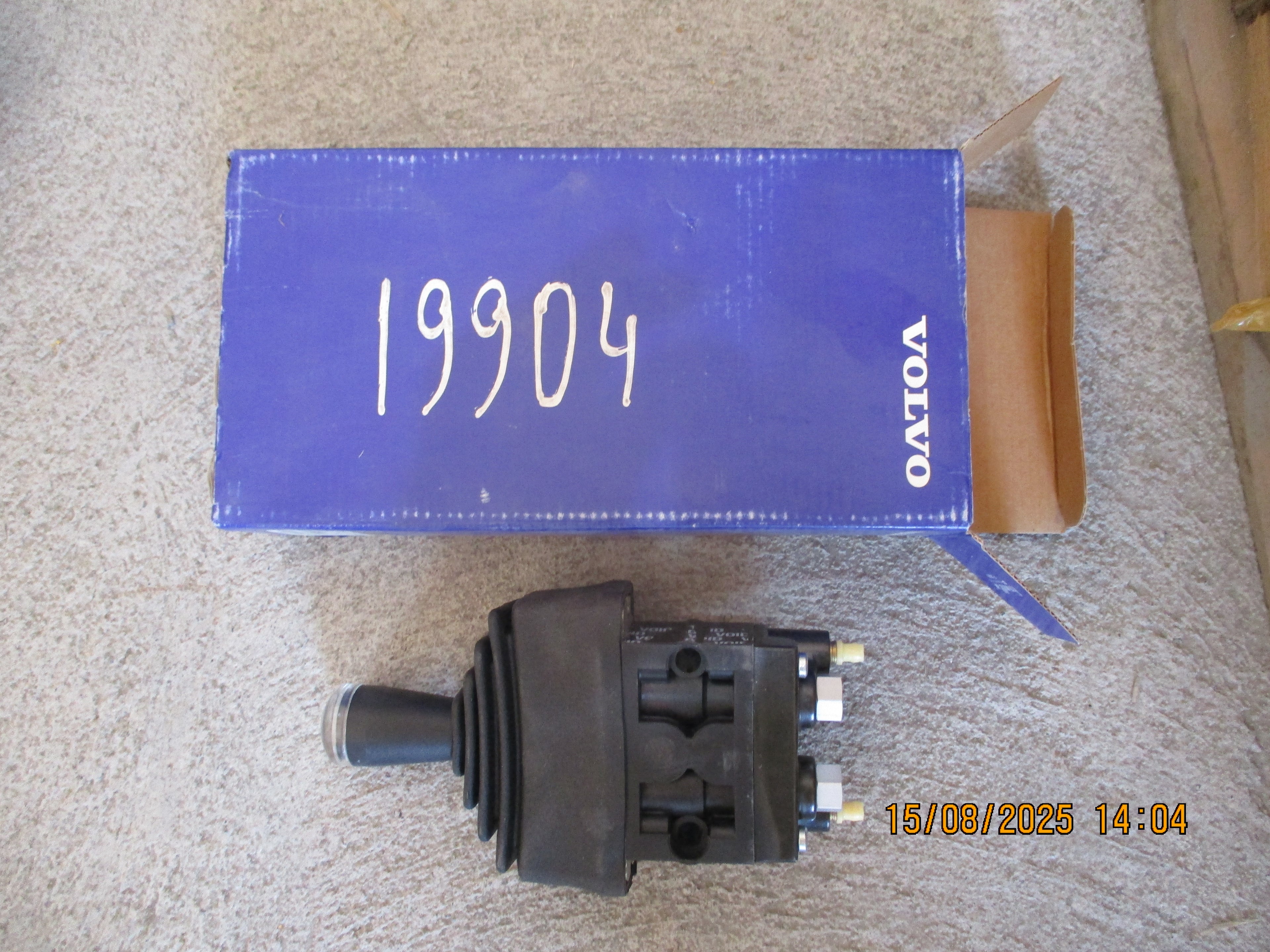 Volvo FMX 440: Shift Lever