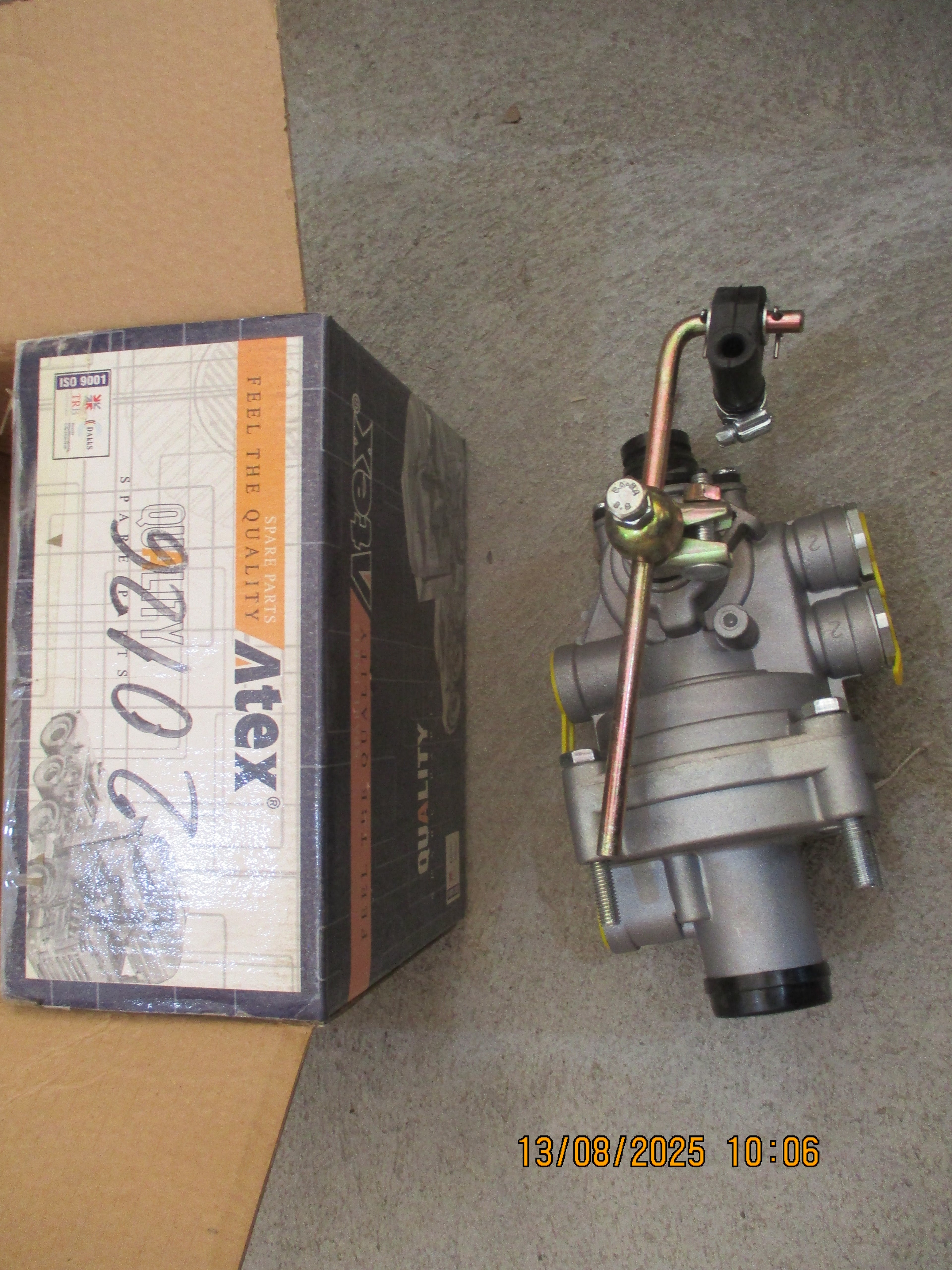 Volvo FMX 440: Brake air valve