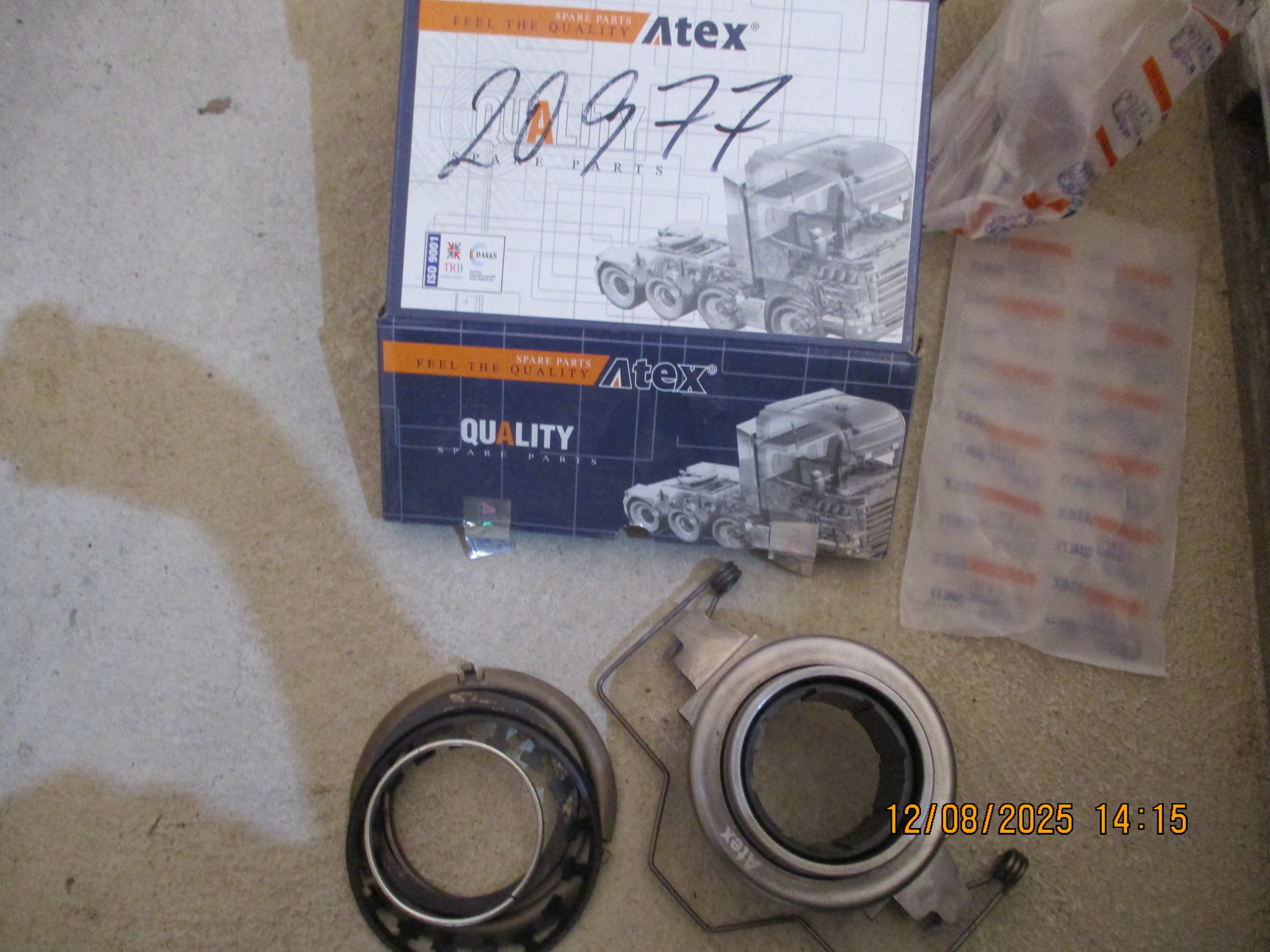 Volvo FMX 440: Clutch Release Bearing