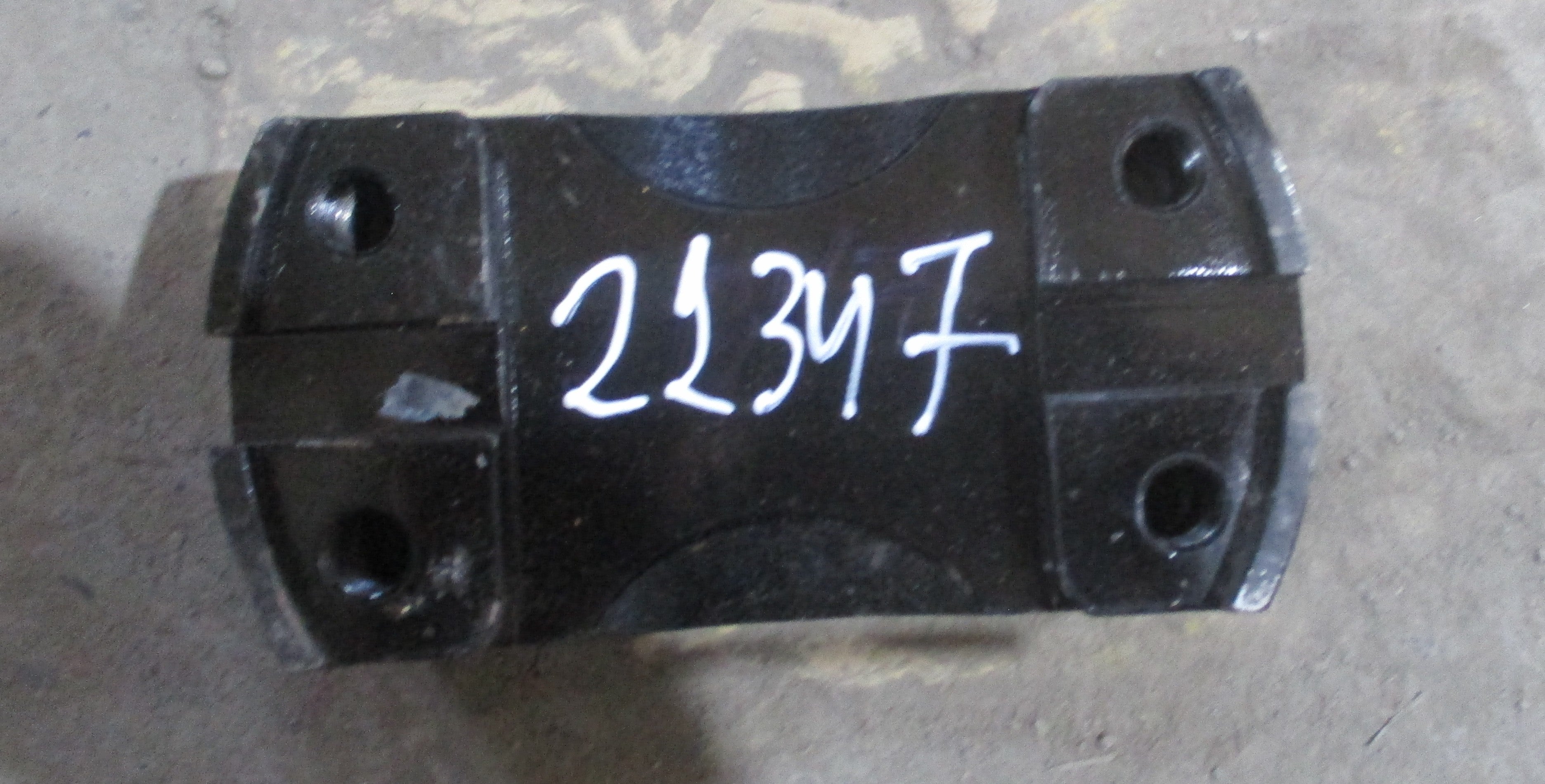 CAT 160H Grader: Yoke
