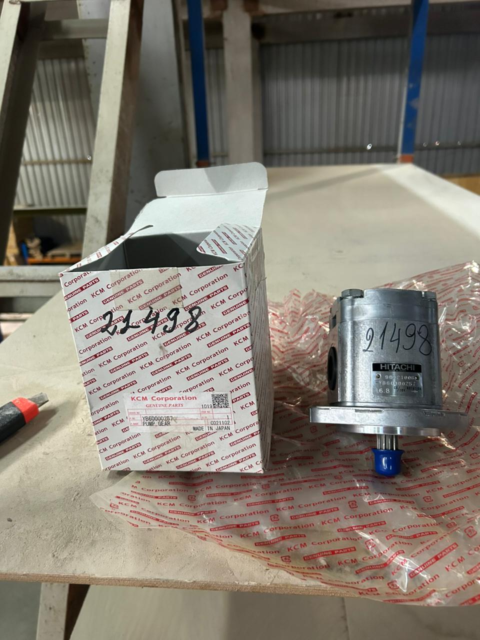 Hitachi ZW 250-5B: Pump, Gear