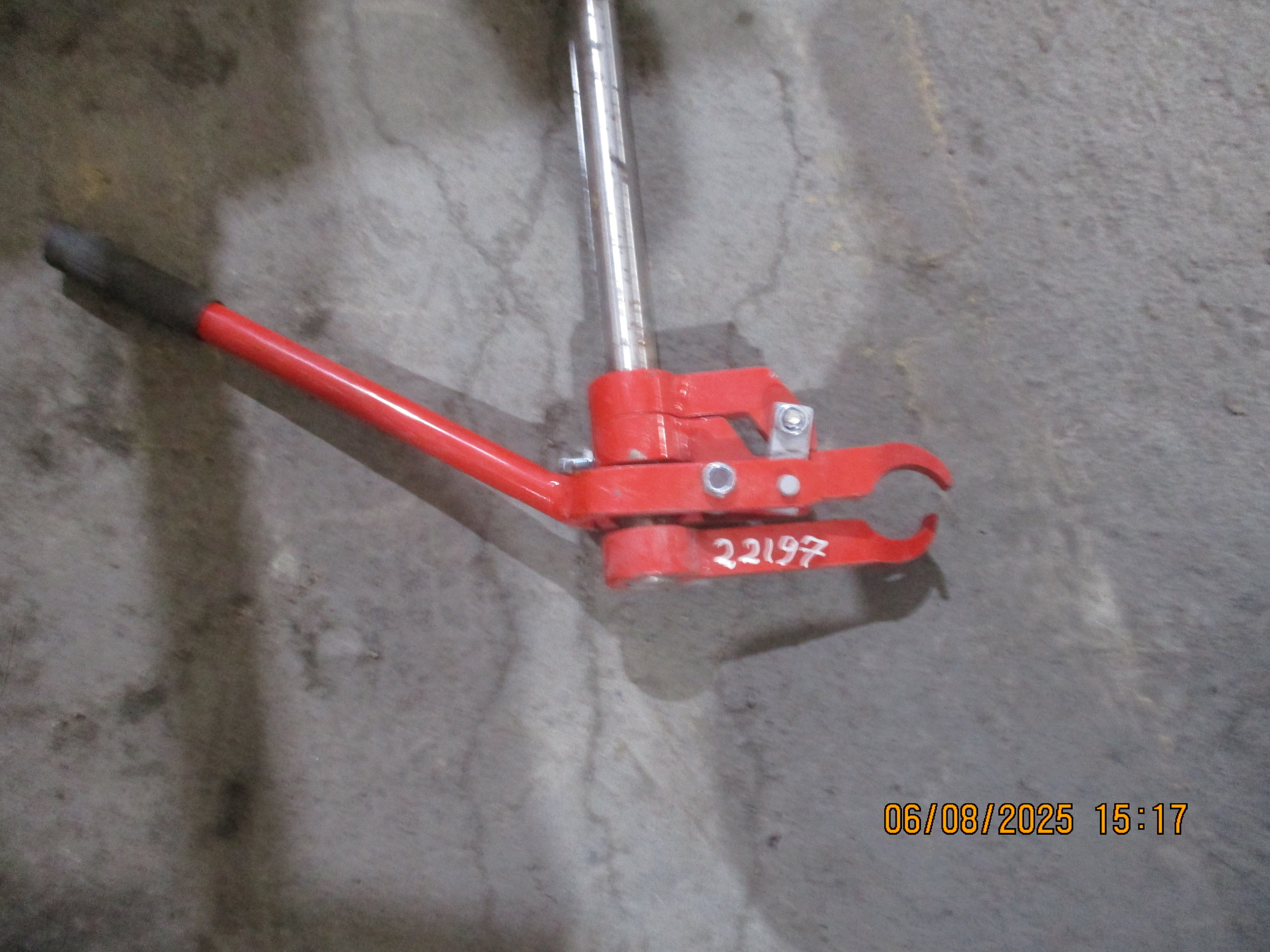 Multiuse tool for reparation of mining equipment: Wrench
