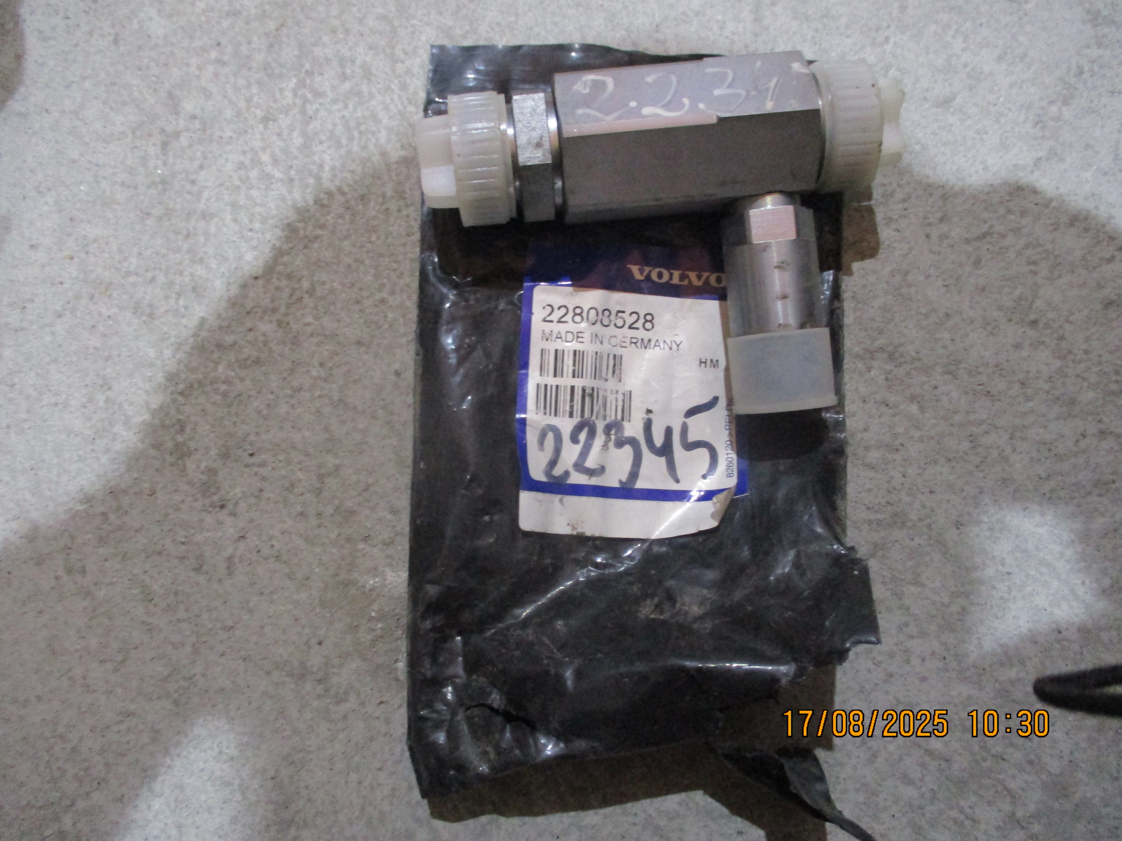 Volvo FMX 440: Steering valve