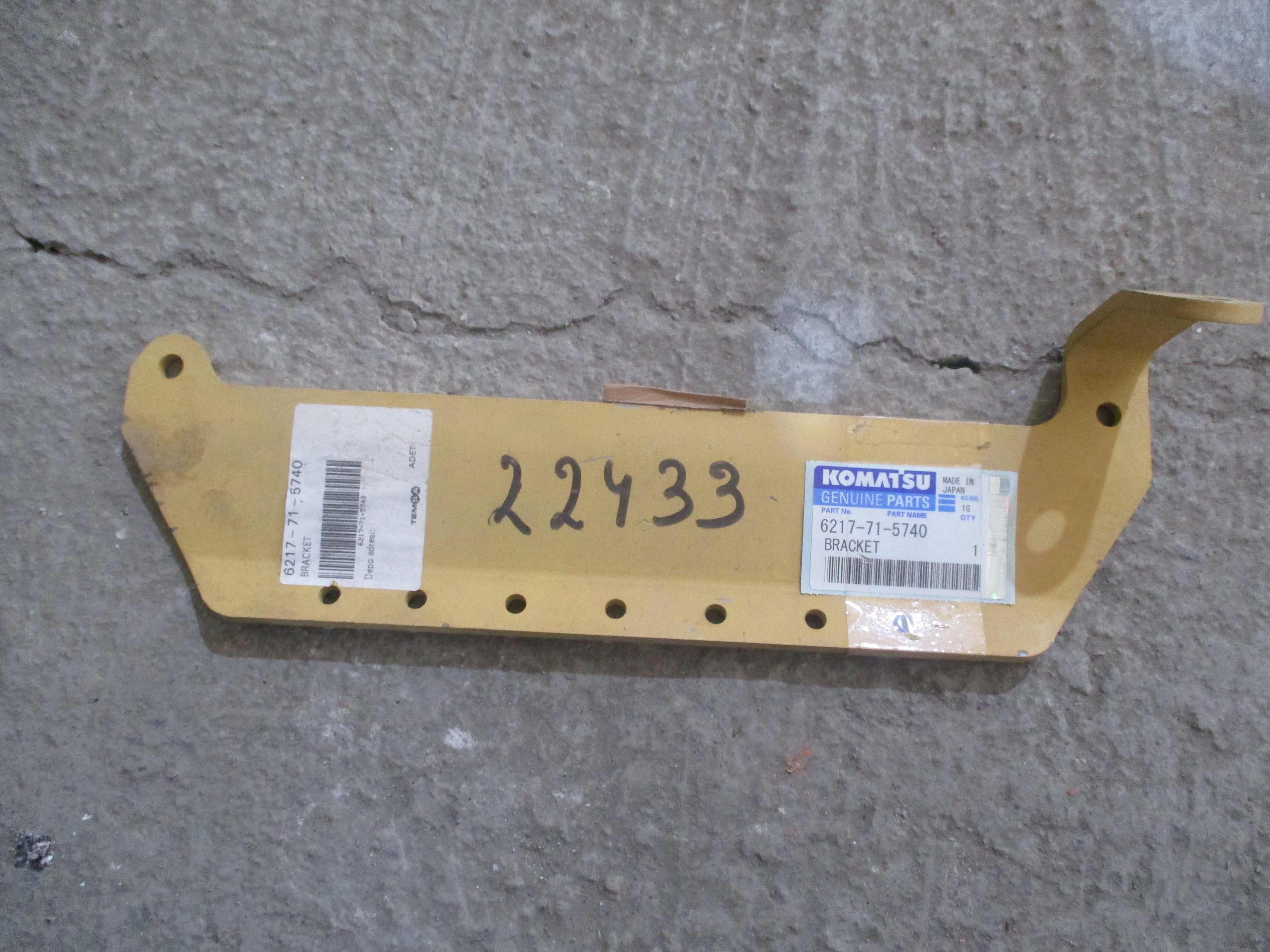 Komatsu D155A-6 DOZER: Bracket