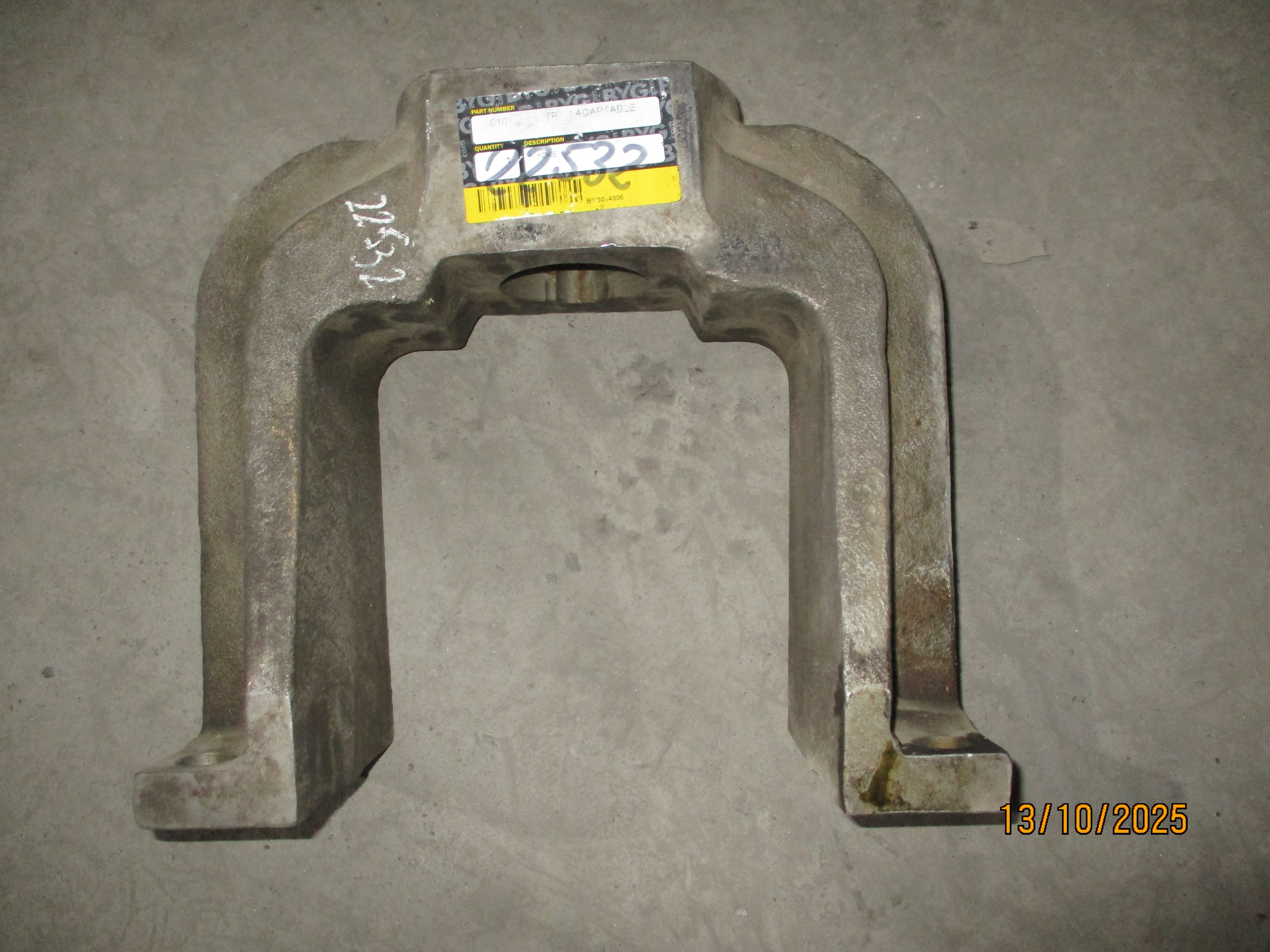 CAT-229 EXCAVATOR: Yoke Idler