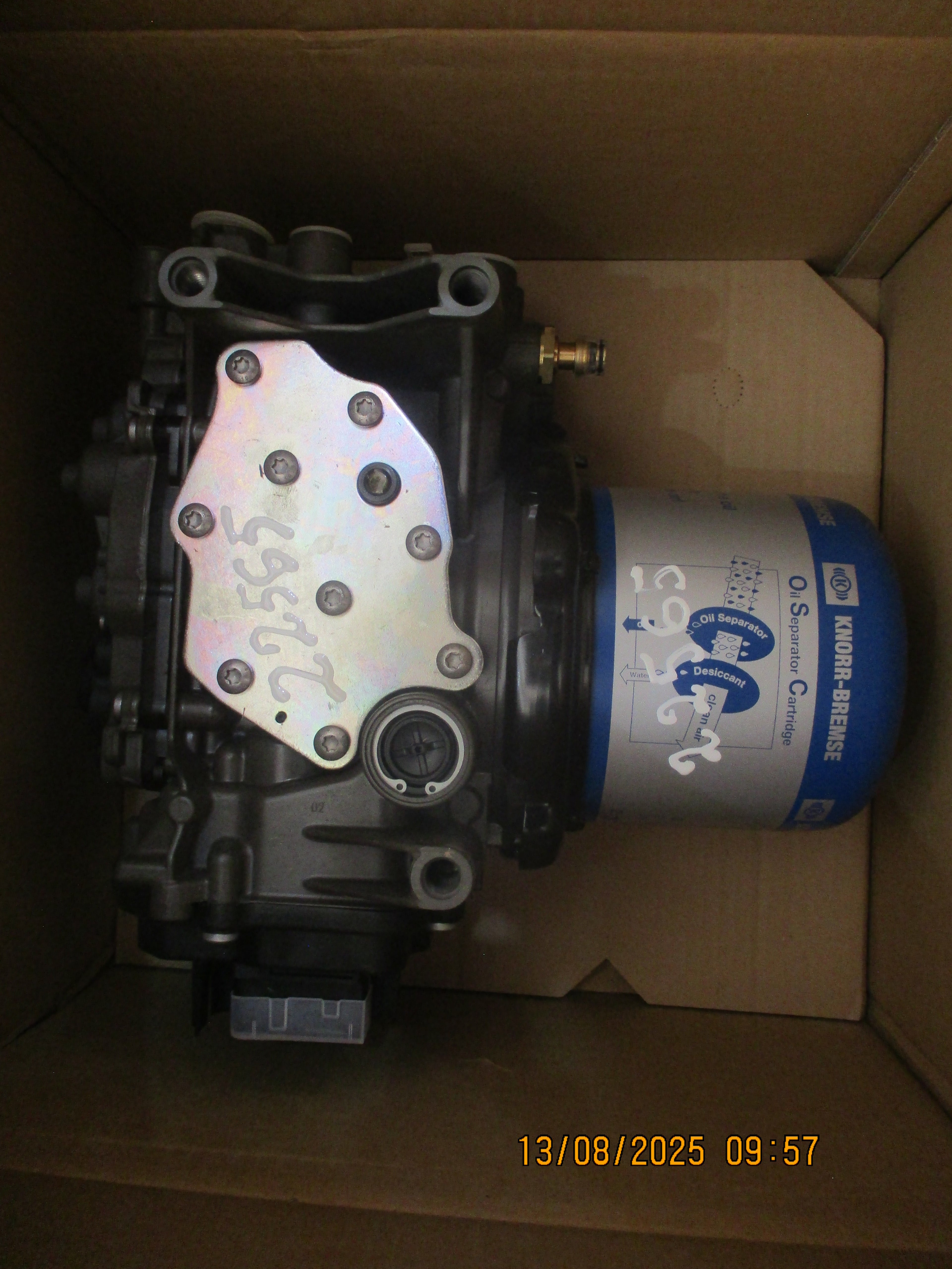Volvo FMX 440: Air dryer