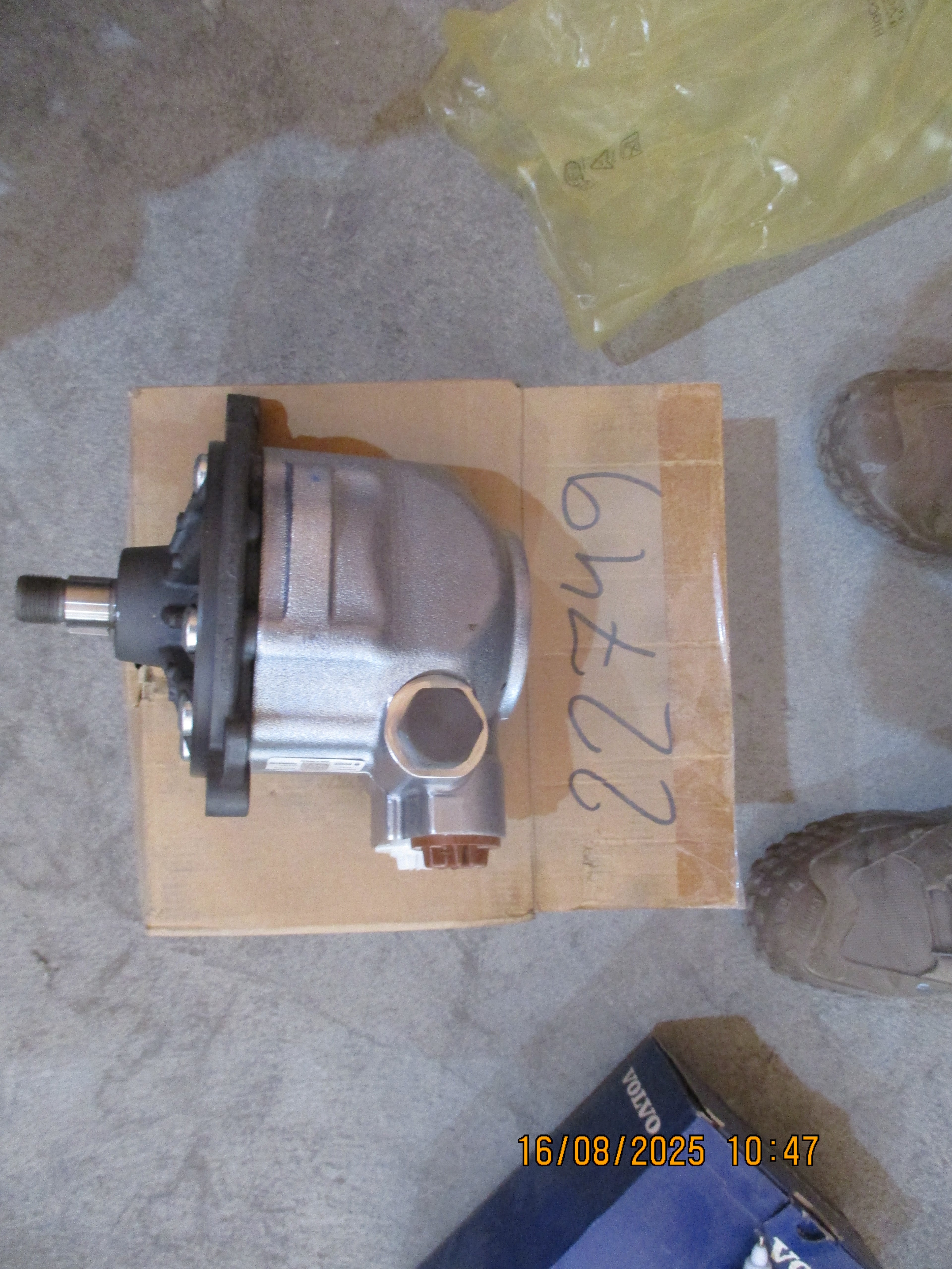 Volvo FMX 440:  Steering pump