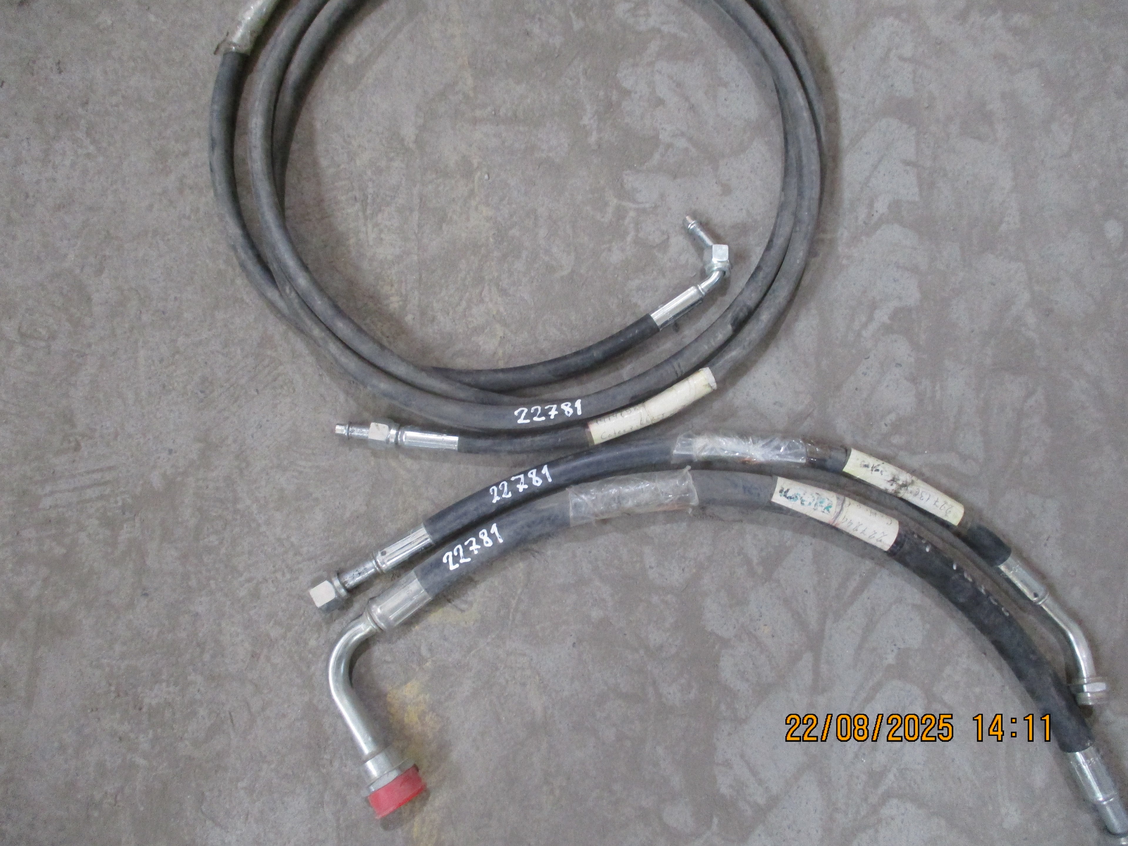 CAT-345C EXCAVATOR: HOSE
