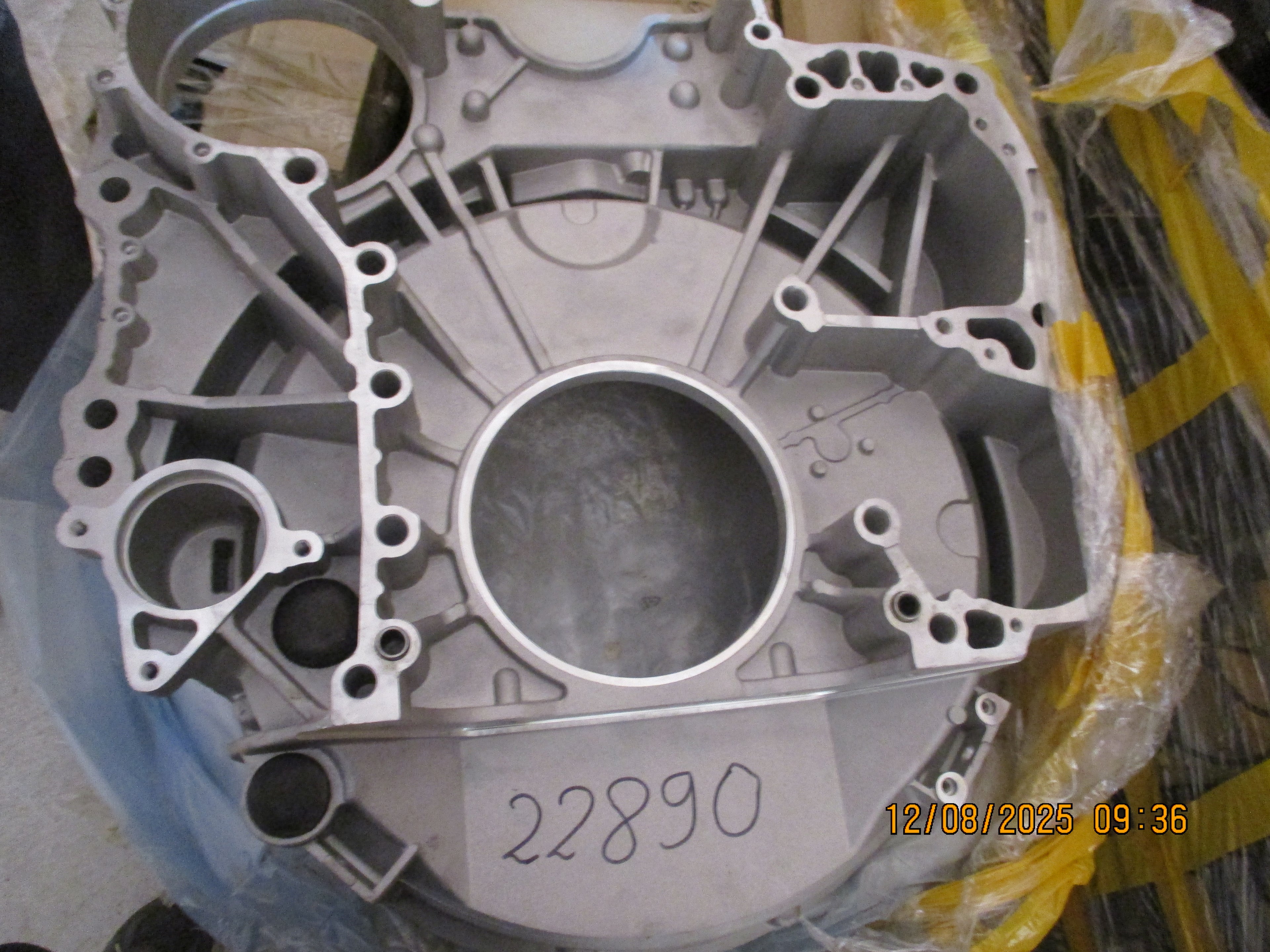 Volvo FMX 440: Engine housing