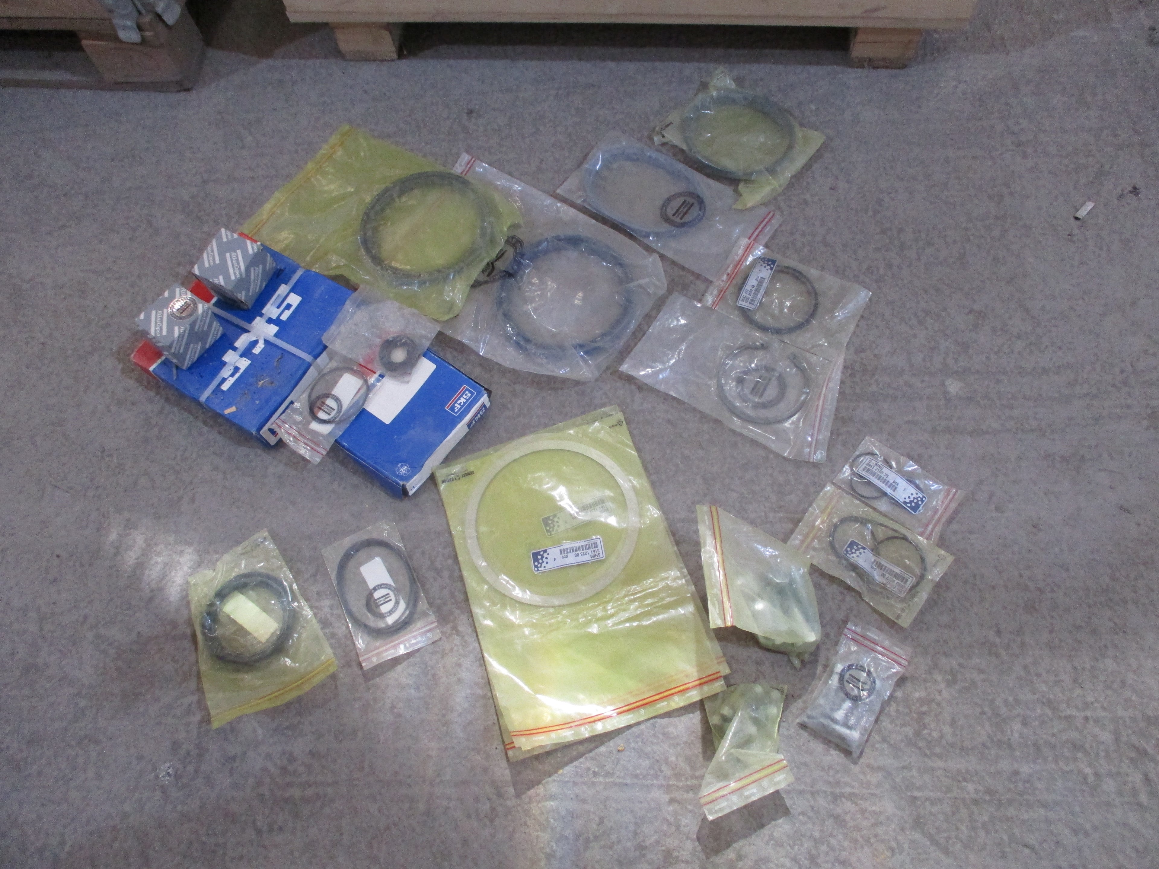 Atlas Copco ROC L8 drilling rig: Hydraulic Breaker Seal Repair Kit