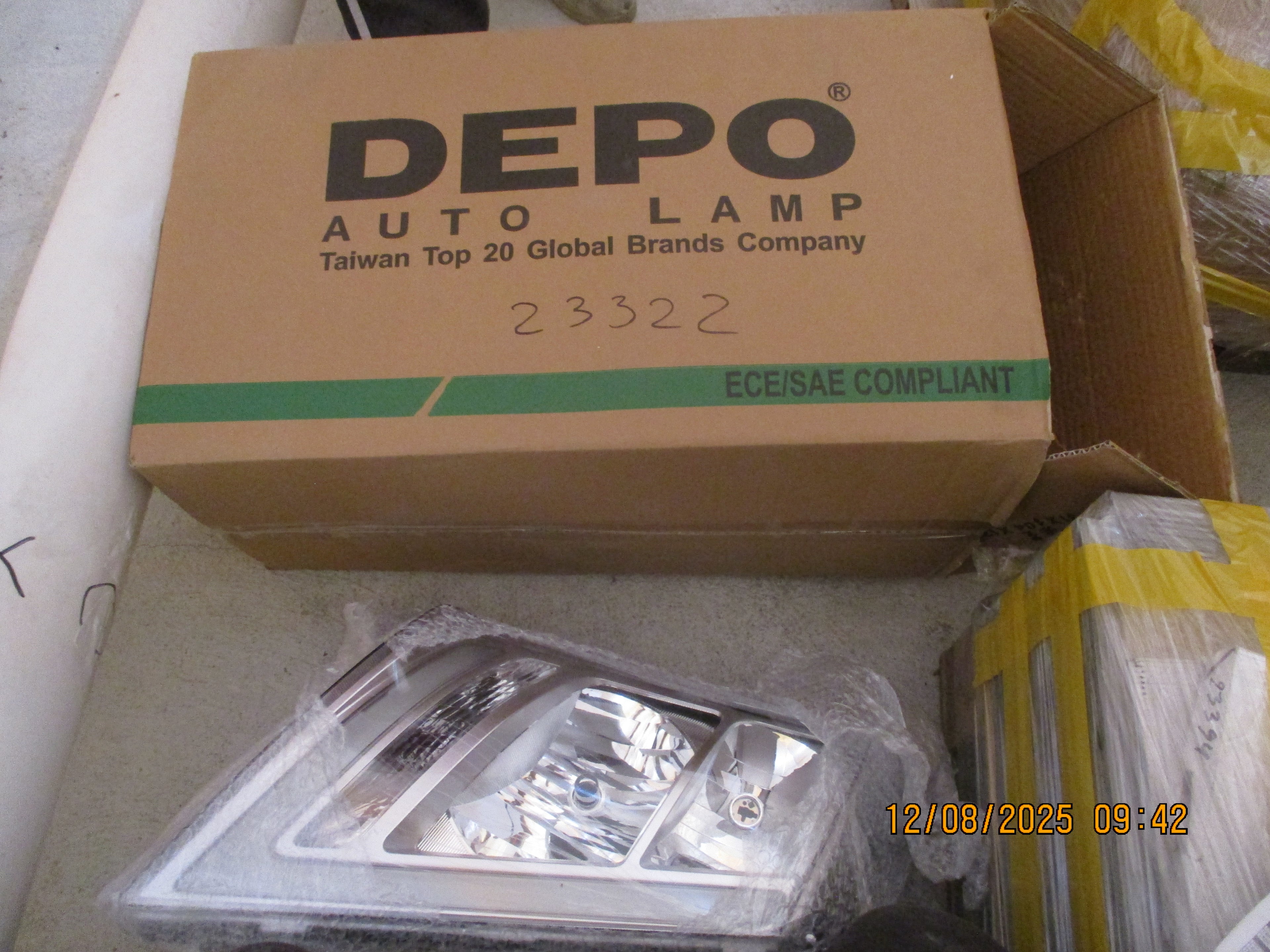 Volvo FMX 440: Head light, Left