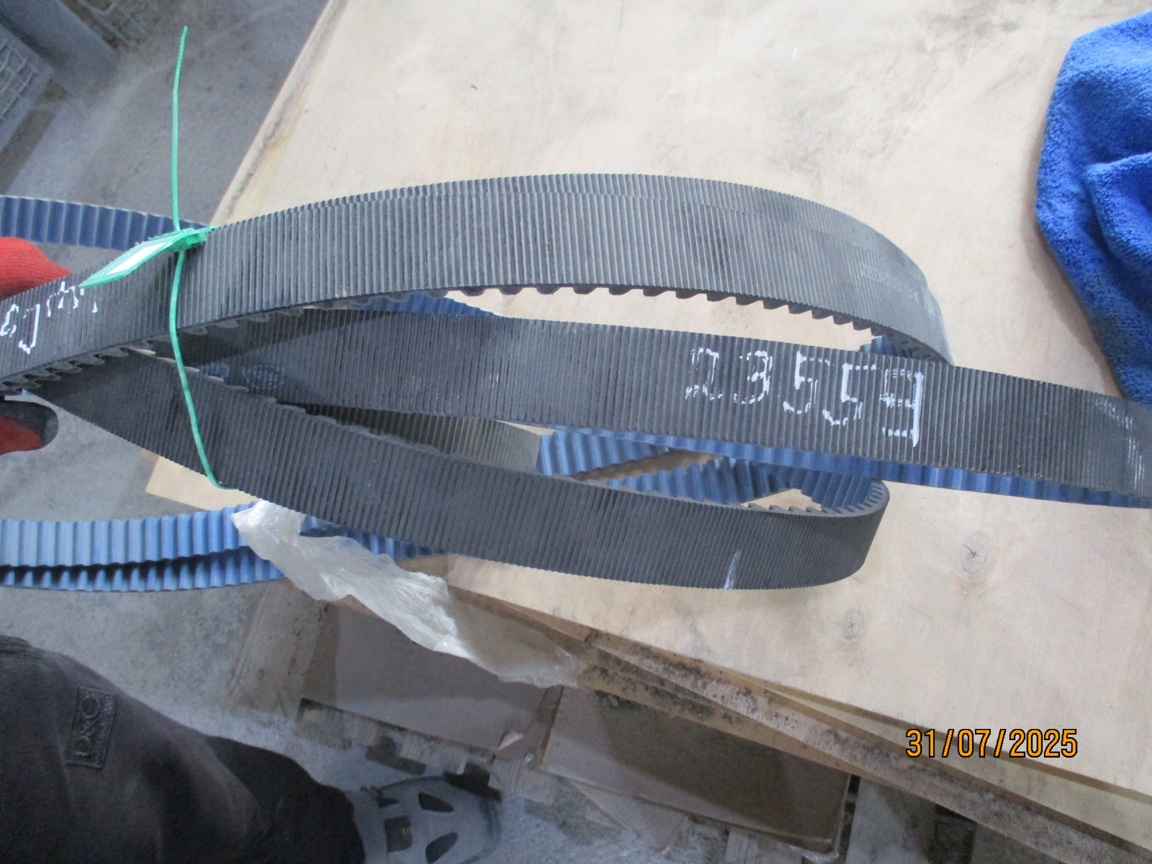 Multiuse: Gates Polychain Belt