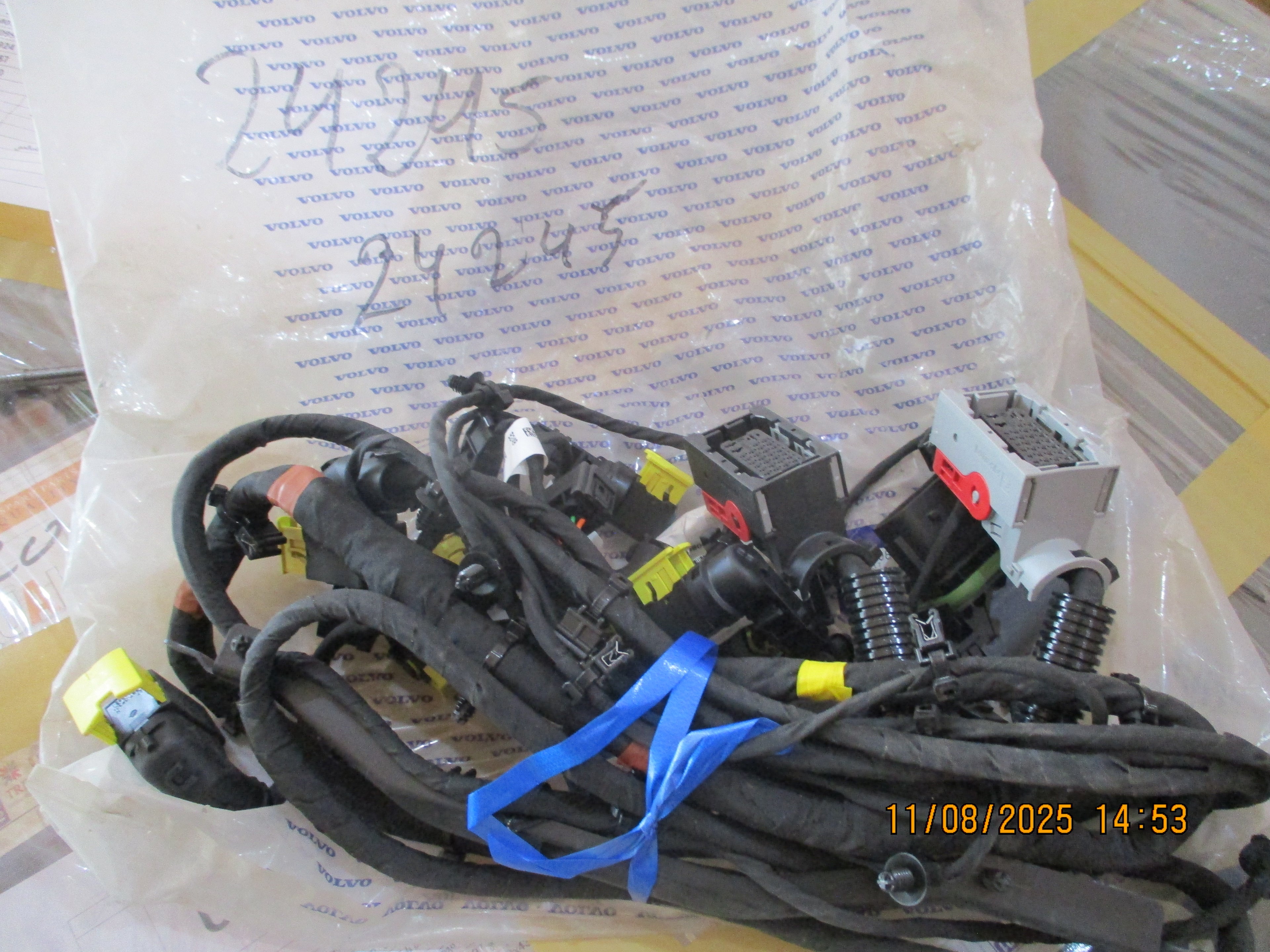 Volvo FMX 440: Shield cable