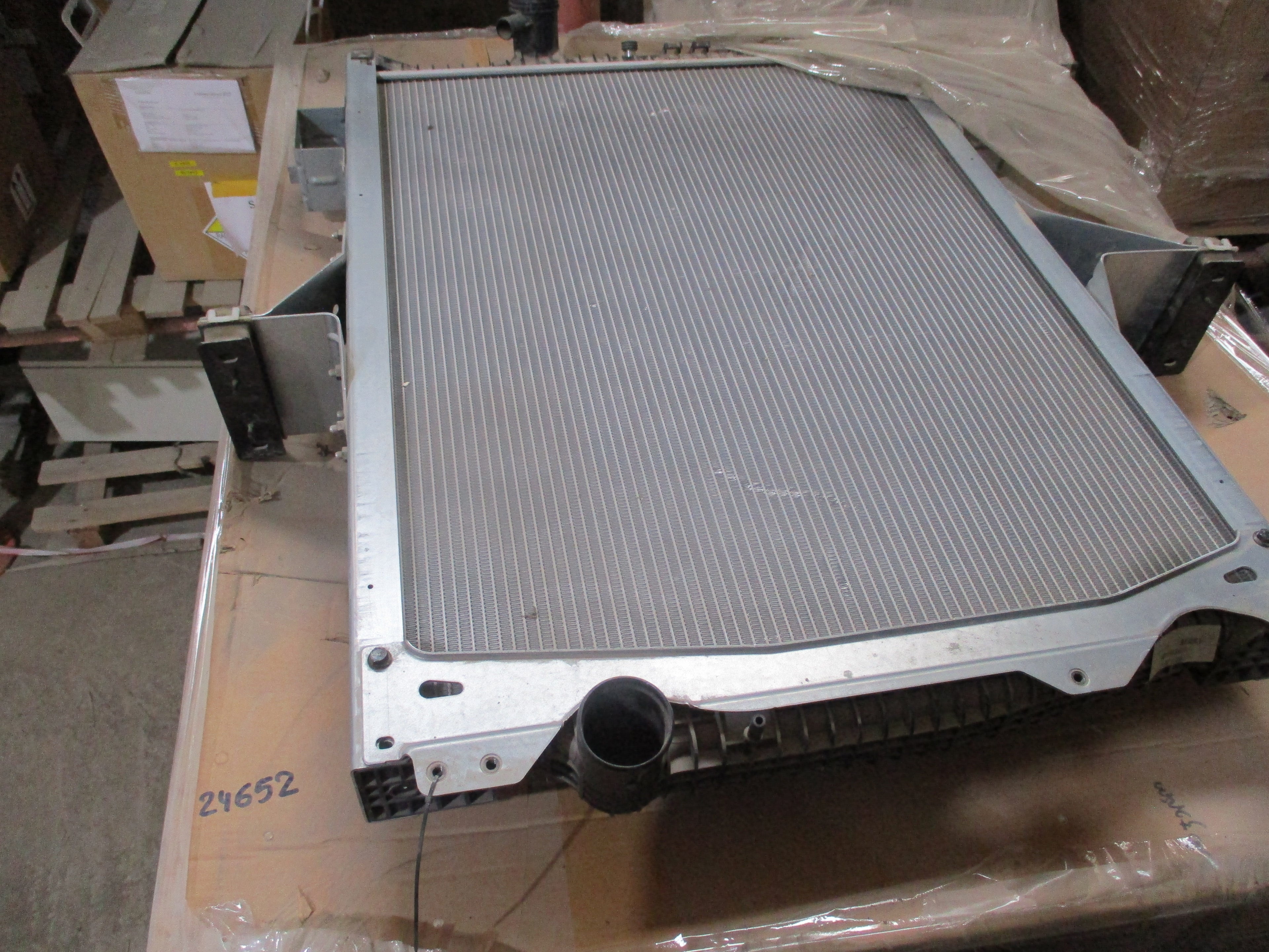 Volvo FMX 440: Radiator