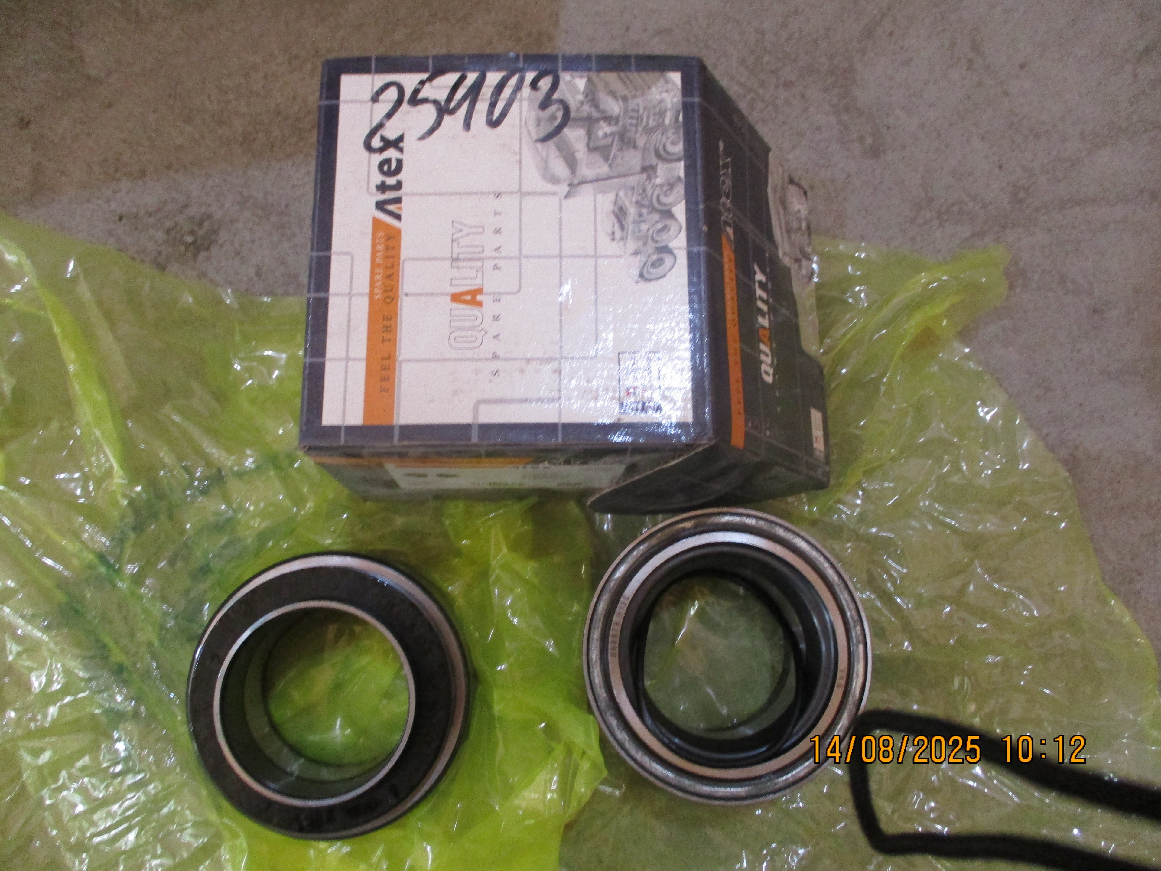 Volvo FMX 440: Wheel bearing kit