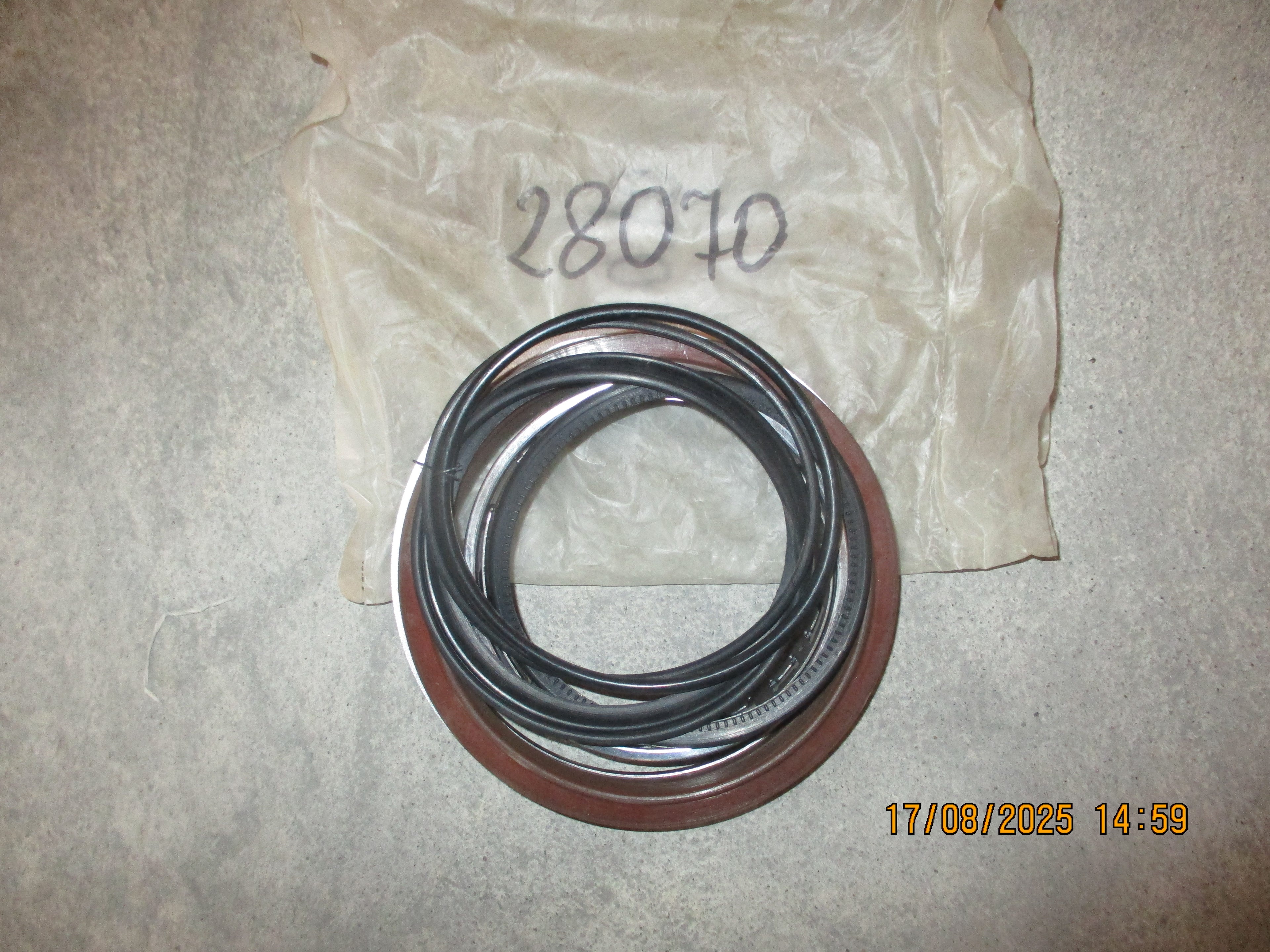HITACHI ZX870LHC EXCAVATOR: Seal for swing reduction Gearbox