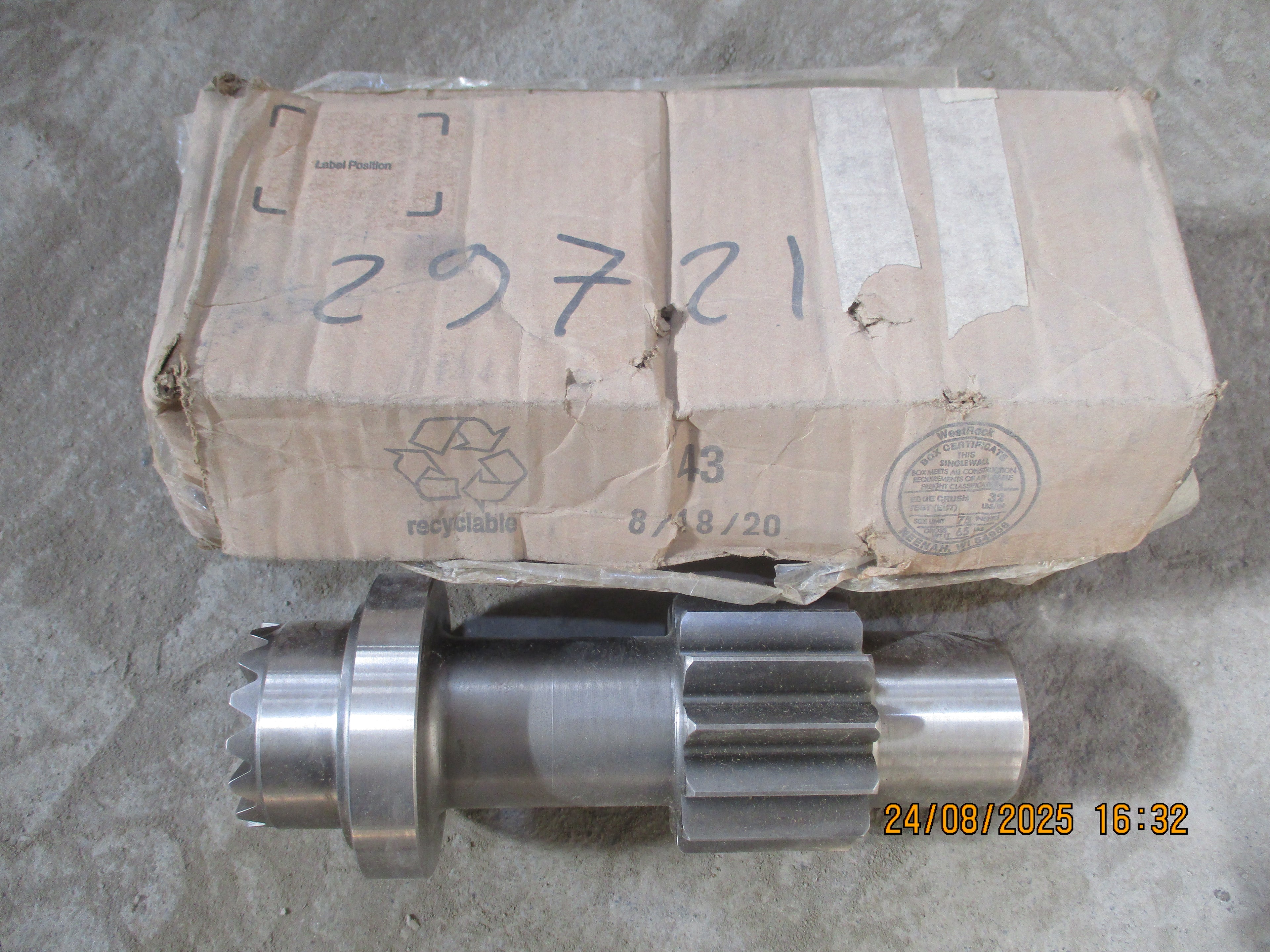 CAT-229 Excavator: Gear