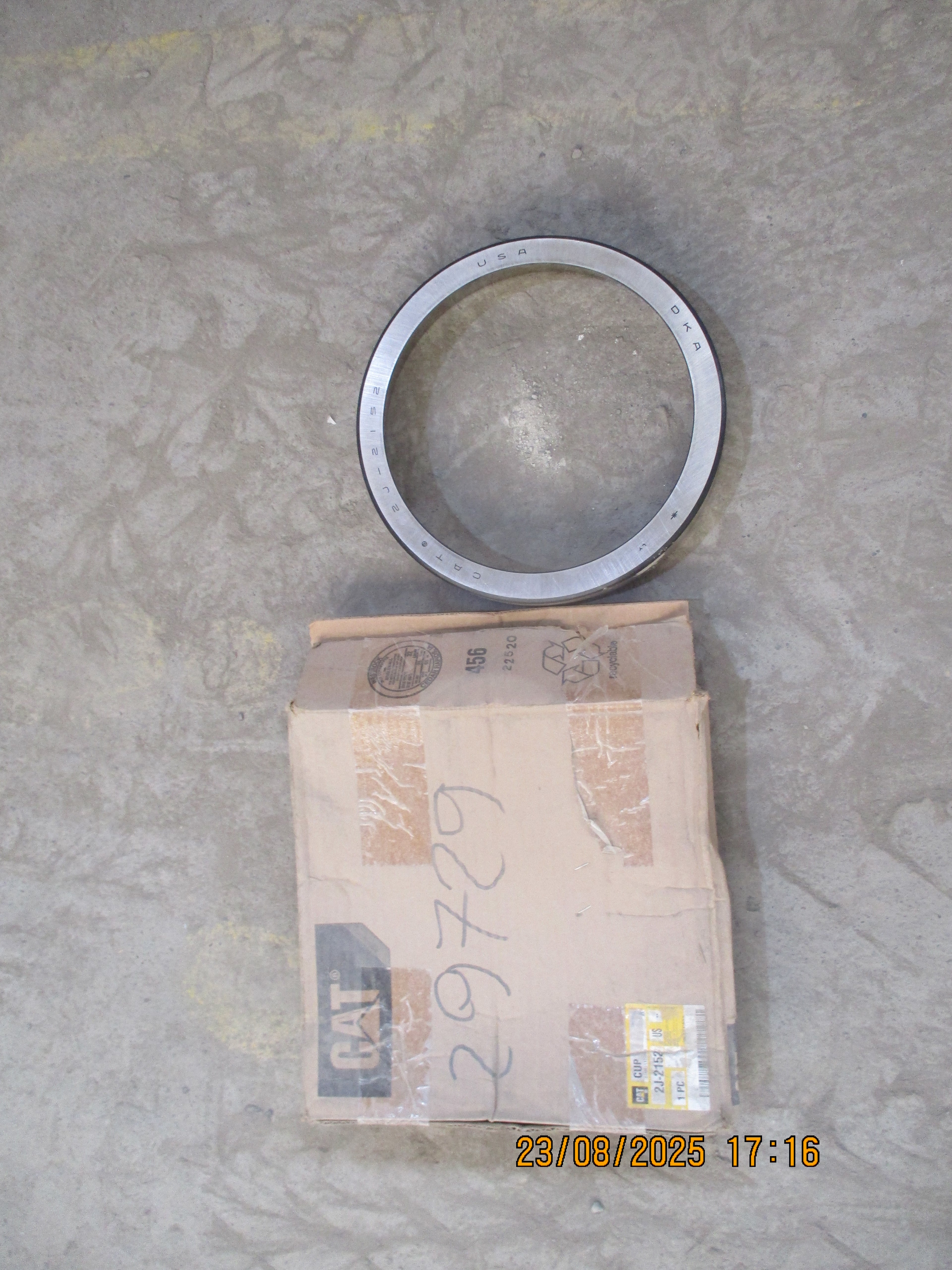 CAT-229 EXCAVATOR: Bearing cup