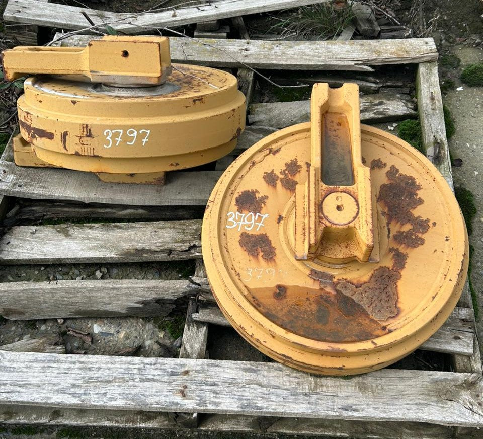 CAT 322 Excavator: Idler GP Front