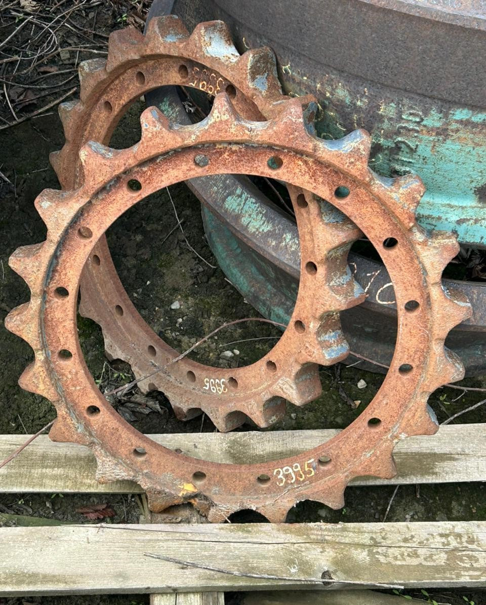 CAT 320 Excavator: Sprocket