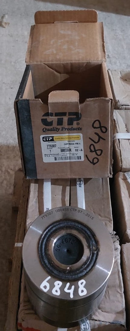 CAT D8 Dozer: Bougie Pin Assembly