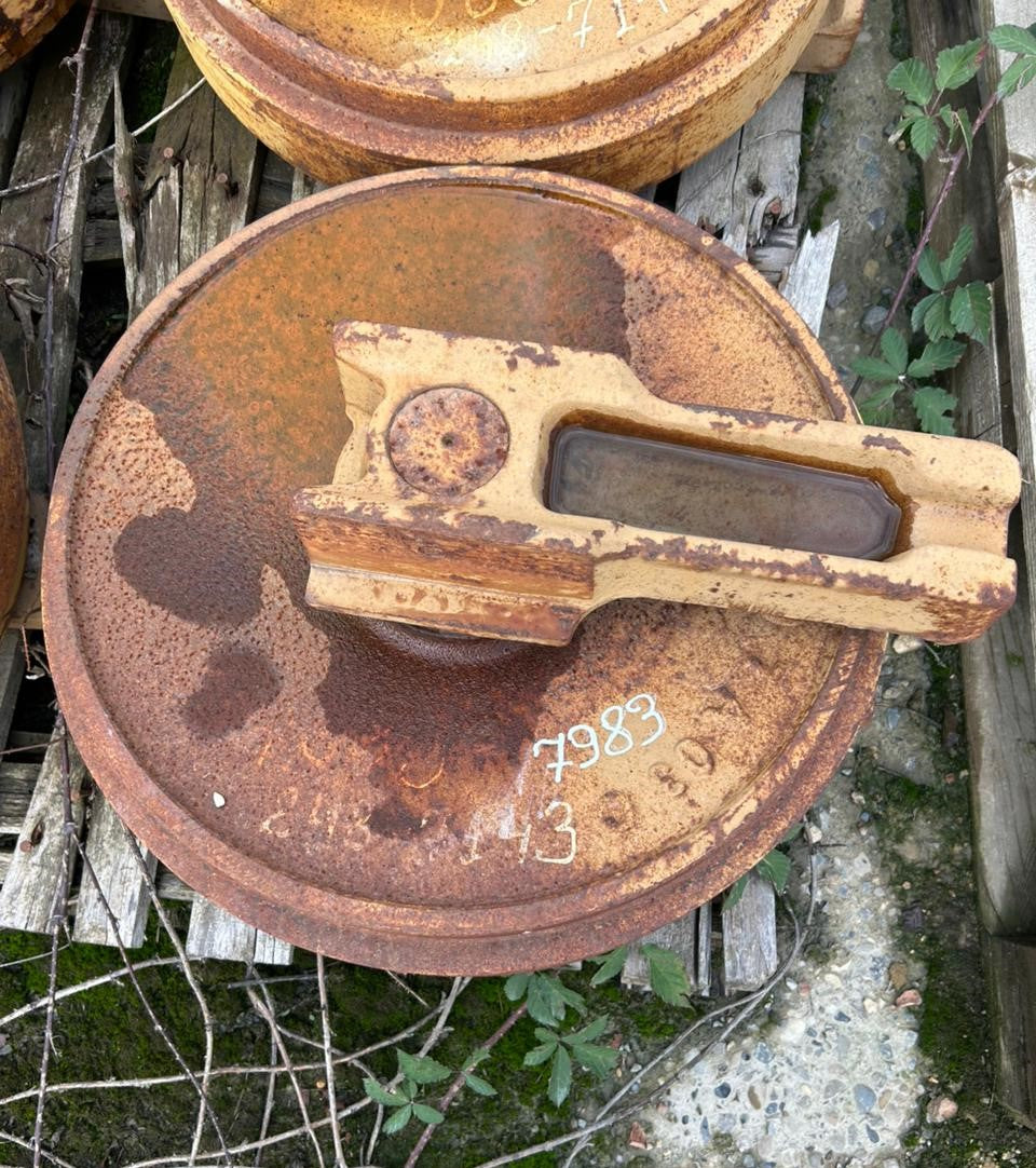 CAT-D8R DOZER: Idler GP-Track