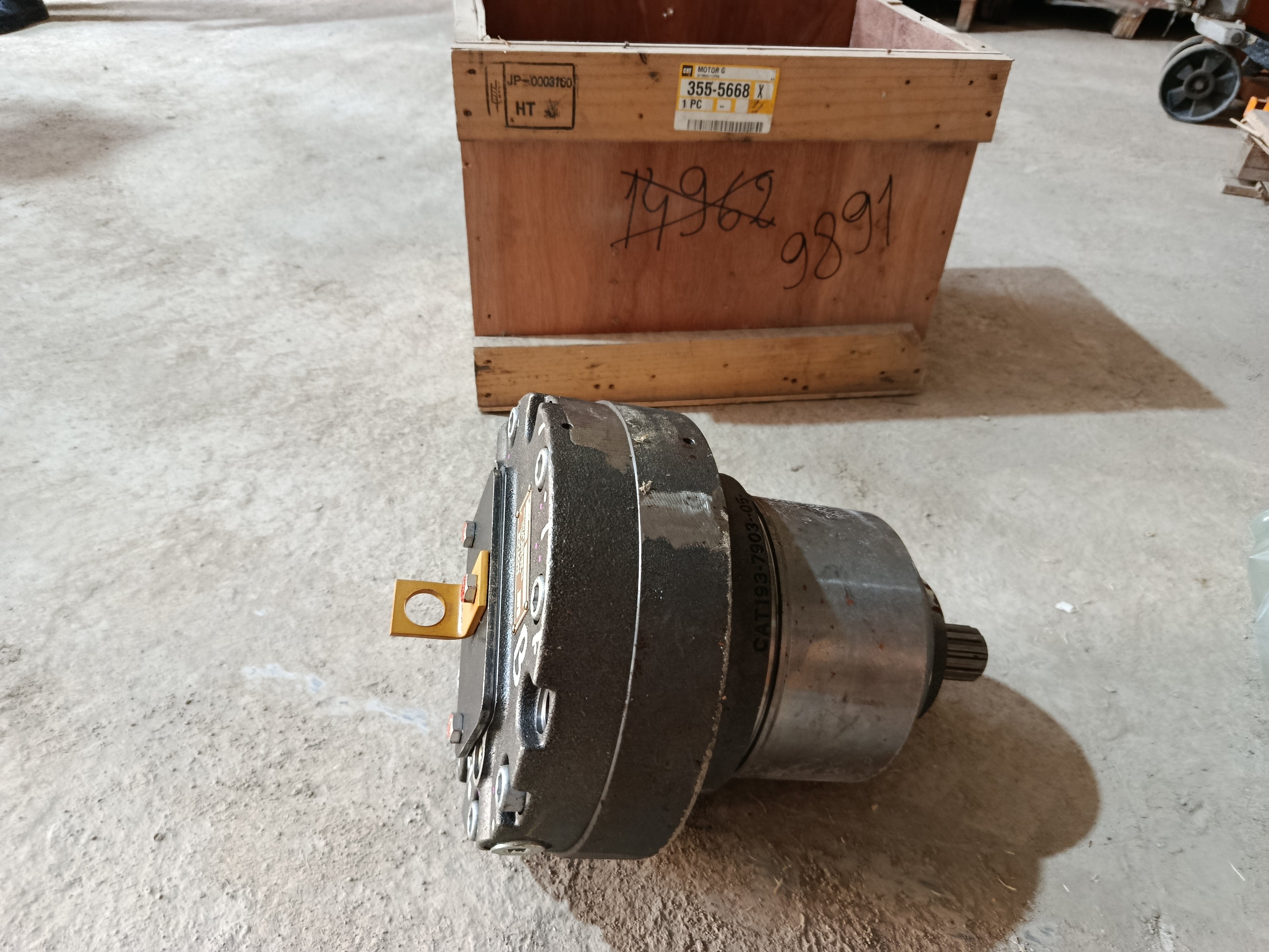 CAT 330 C Excavator: Travel Reduction Gear