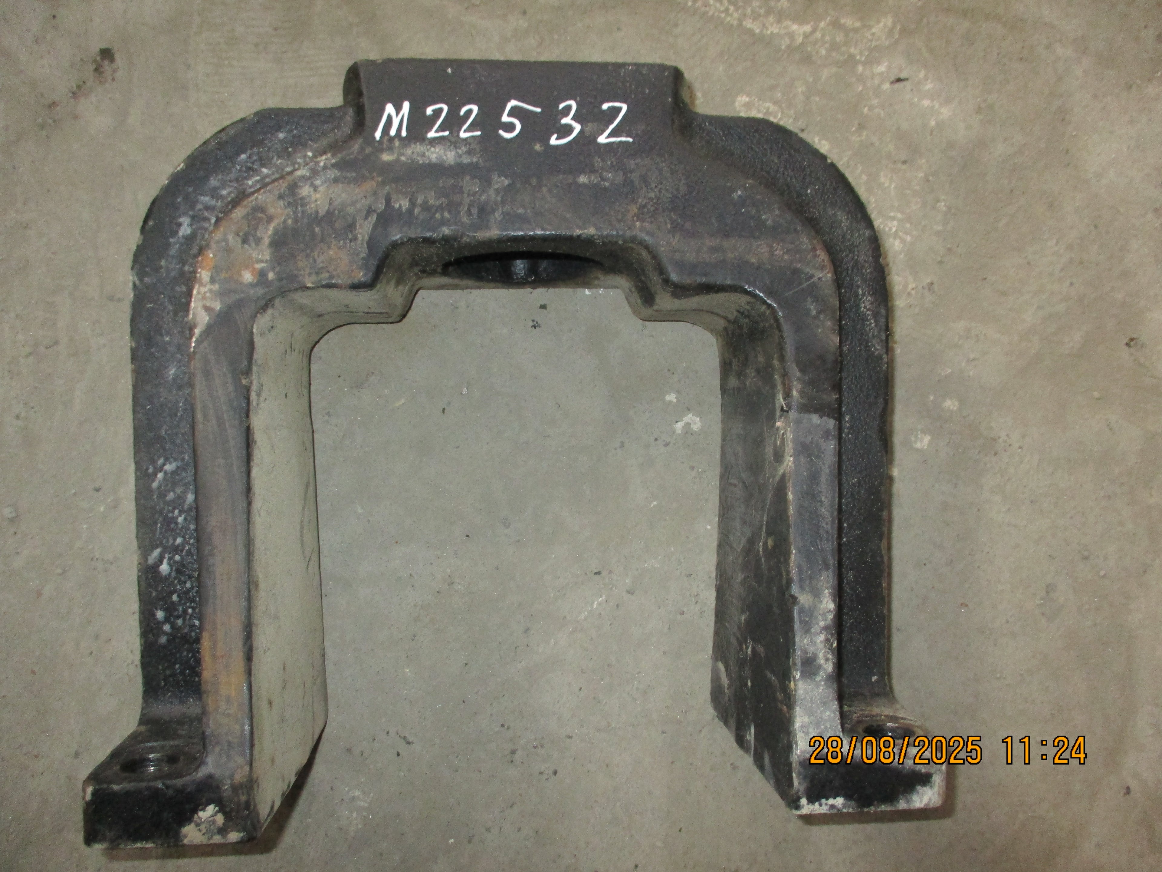 CAT-229 EXCAVATOR: YOKE Front Idler